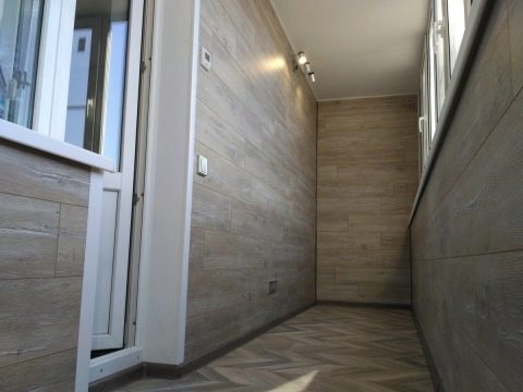 как лучше класть ламинат на балконе вдоль или поперек. Смотреть фото как лучше класть ламинат на балконе вдоль или поперек. Смотреть картинку как лучше класть ламинат на балконе вдоль или поперек. Картинка про как лучше класть ламинат на балконе вдоль или поперек. Фото как лучше класть ламинат на балконе вдоль или поперек